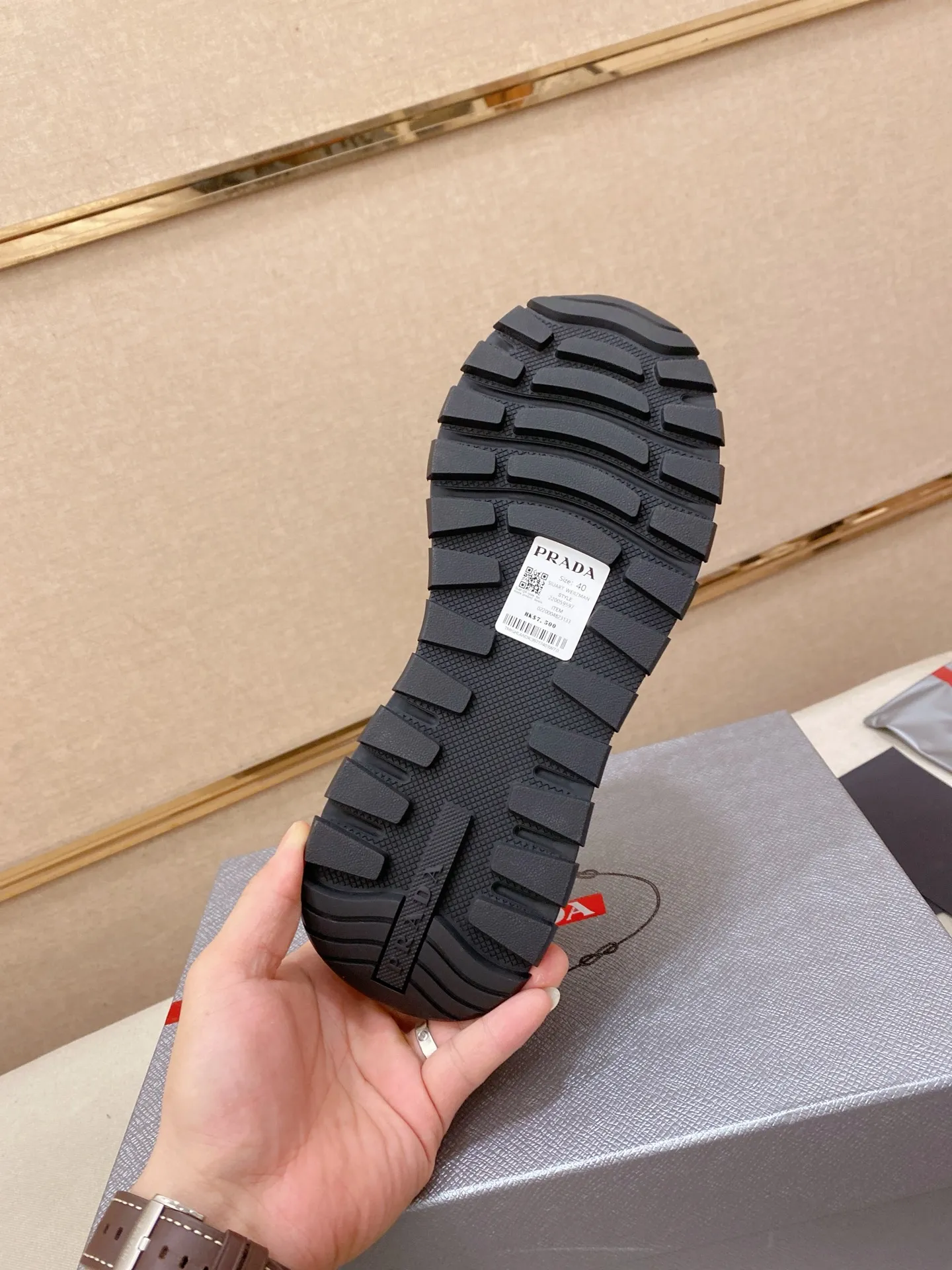 Men's shoes 💰 580💰 ✔️✔️✔️High version High-quality new PRADA (Prada) counters are launched simultaneously, new men's shoes, 😘fabrics are selected from first-layer cowhide fabrics. Lining: Imported cowhide leather lining. 👍🏿High-end☄️Open-molded non-slip rubber outsole, exquisite lines, simple and elegant, comfortable and high-end for leisure travel. Code number: 38 to 45
